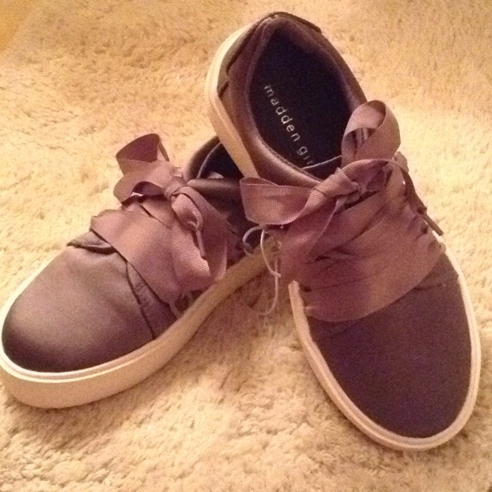 NWOT Madden Girl sneakers🔥🔥